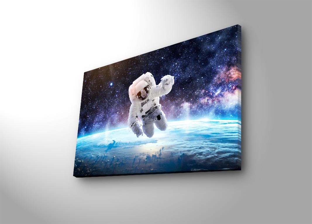 Wallity Obraz s LED osvětlením ASTRONAUT VE VESMÍRU 45 x 70 cm