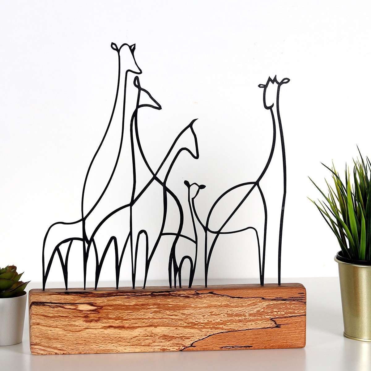 Hanah Home Kovová dekorace Giraffe Family 35 cm černá