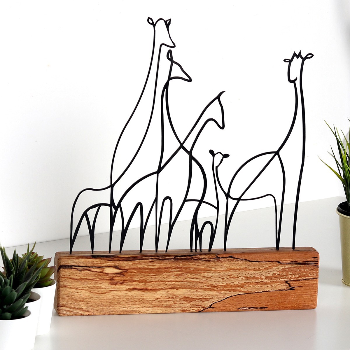 Hanah Home Kovová dekorace Giraffe Family 35 cm černá